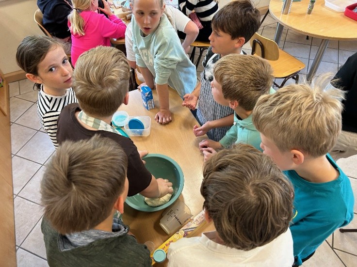 Kochkurs der vierten Klasse